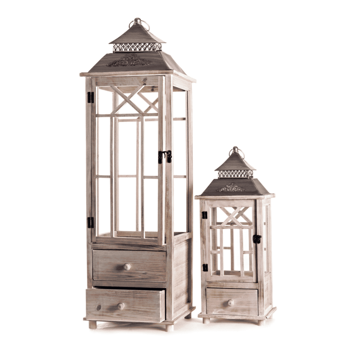 Adamello-set-2-lanterne-legno-metallo-vetro-decorate-incisioni-liberty-portacandele-anello-trasporto-lanterna-grande-31,5x23,5x104-cm-lanterna-piccola-24x16x59-c