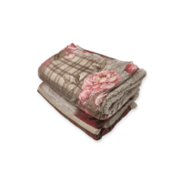margaret-coperta-matrimoniale-pile-sherpa-agnellata-stampa-digitale-hd-alta-definizione-fiori-rose-vintage-shabby-chic-dettaglio-sherpa-piegata