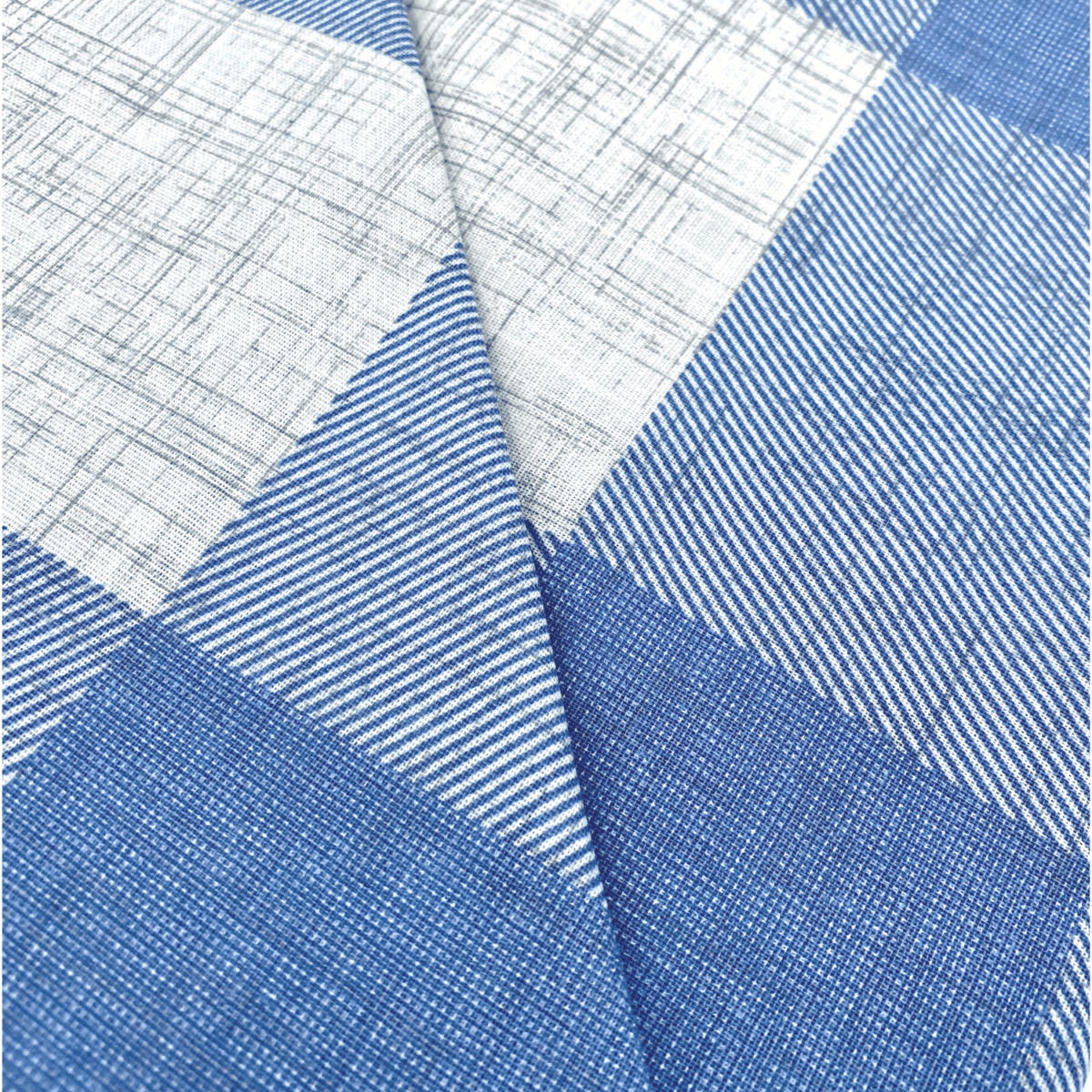 completo-lenzuola-intersezione-azzurro-penelope-quadretto-perla-antracite-bianco-geometrico-classico-fold-dettaglio