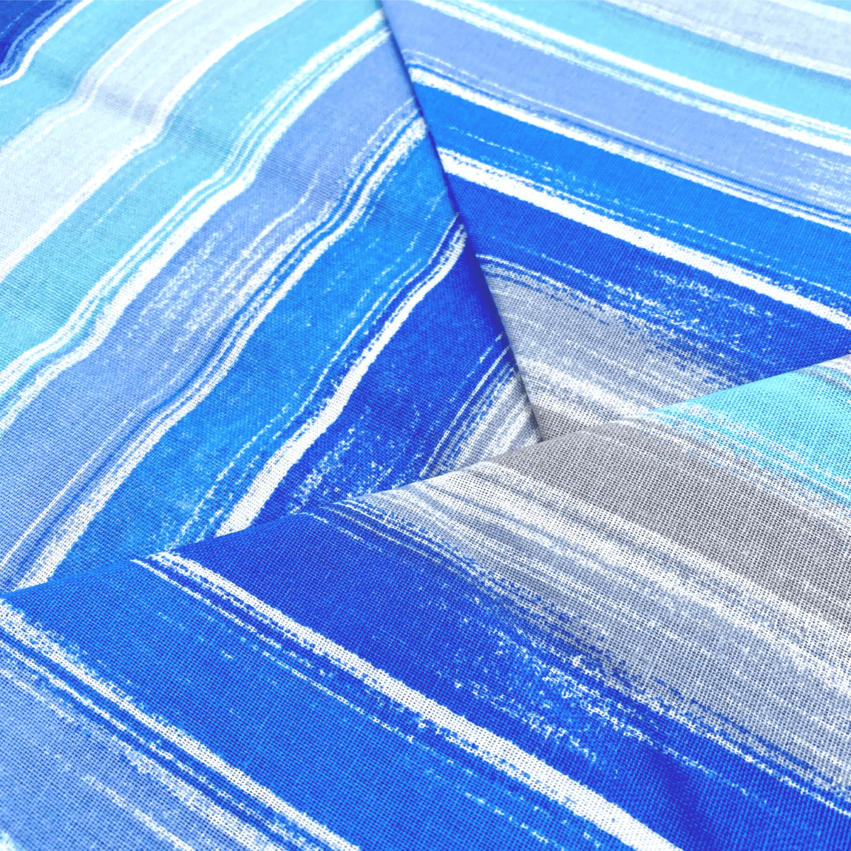 completo-lenzuola--strisce-orizzontali-azzurro-penelope-blu-celeste-bianco-geometrico-rigato-classico-fold-dettaglio