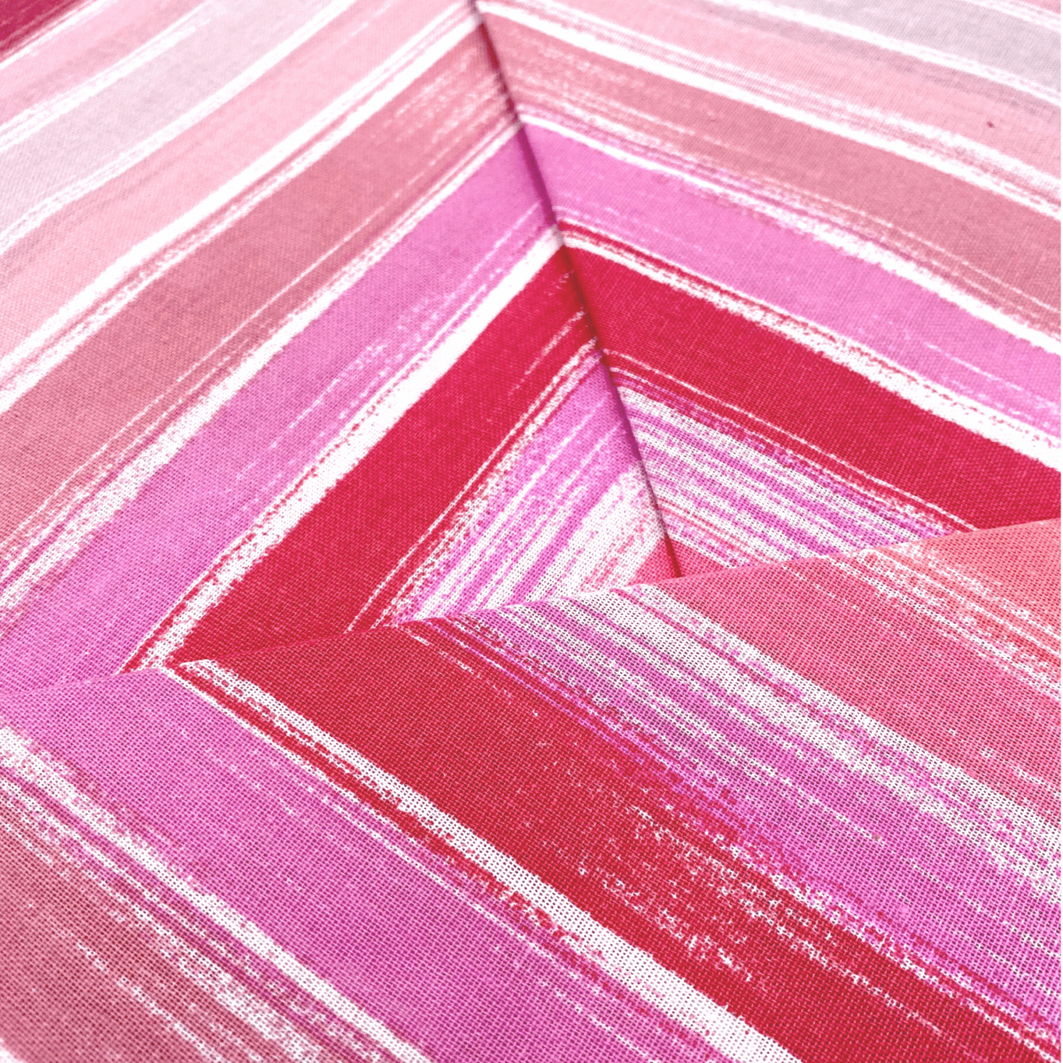 completo-lenzuola--strisce-orizzontali-rosa-penelope-fuxia-bianco-geometrico-rigato-classico-fold-dettaglio
