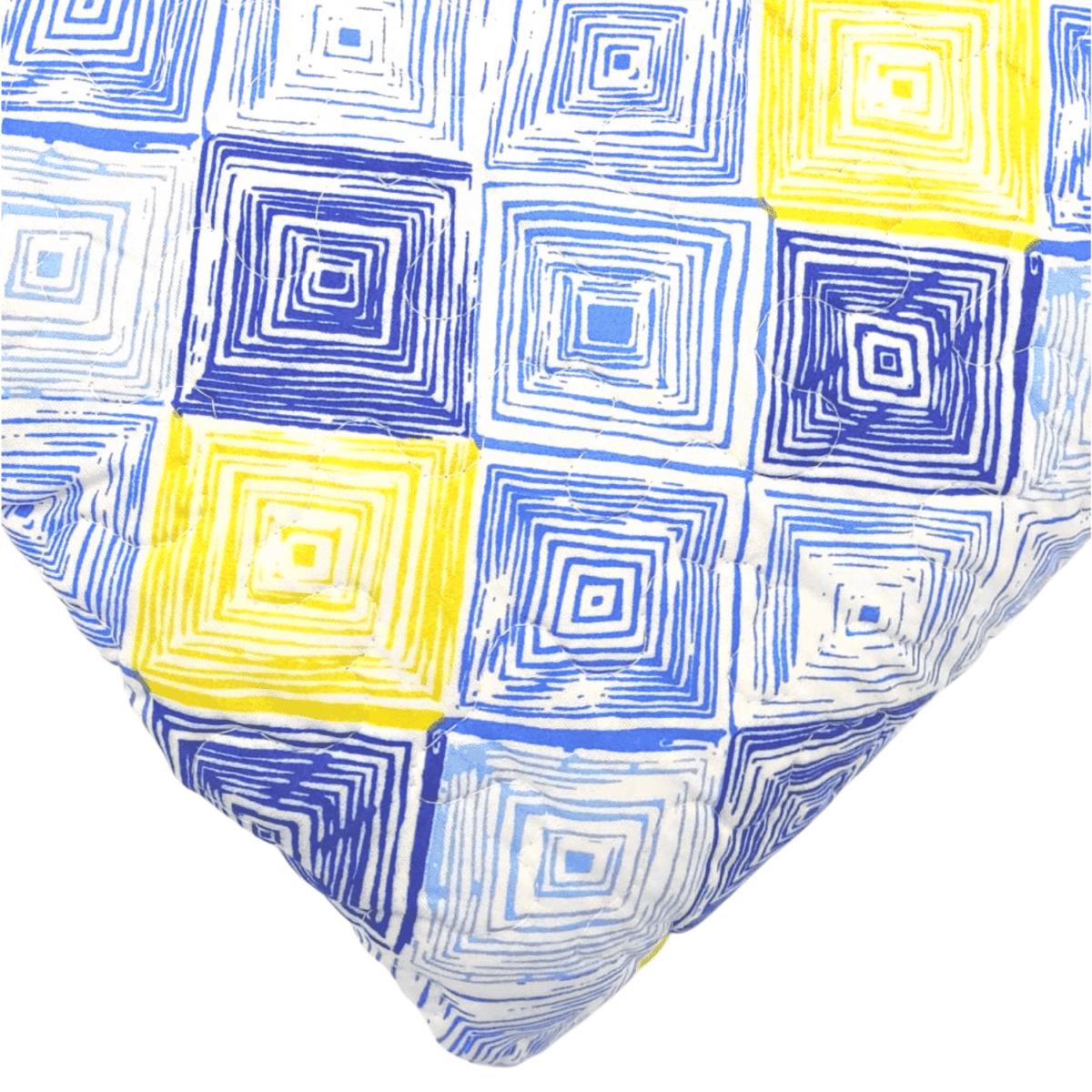 illusione-azzurro-copriletto-trapuntato-boutis-rombi-geometrico-blu-giallo-bianco-microfibra-primaverile-estivo-dettaglio