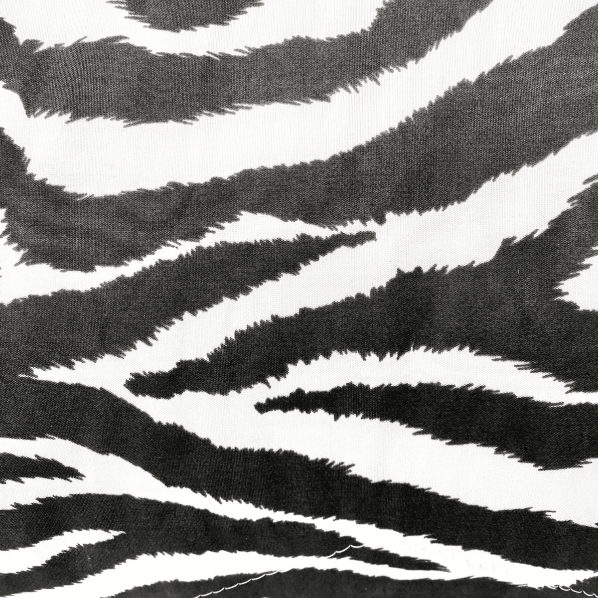 zebrato-copriletto-trapuntato-microfibra-animalier-zebra-bianco-nero-primaverile-estivo-100-grammi-dettaglio