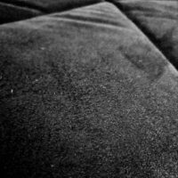 trapunta-invernale-feeling-velluto-microfibra-nero-a-rombi-dettaglio-zoom