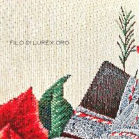 white-present-fodera-arredo-divano-gobelin-45-x-45-made-in-italy-christmas-cuscino-natalizio-natale-regalo-agrifoglio-pungitopo-dettaglio-lurex