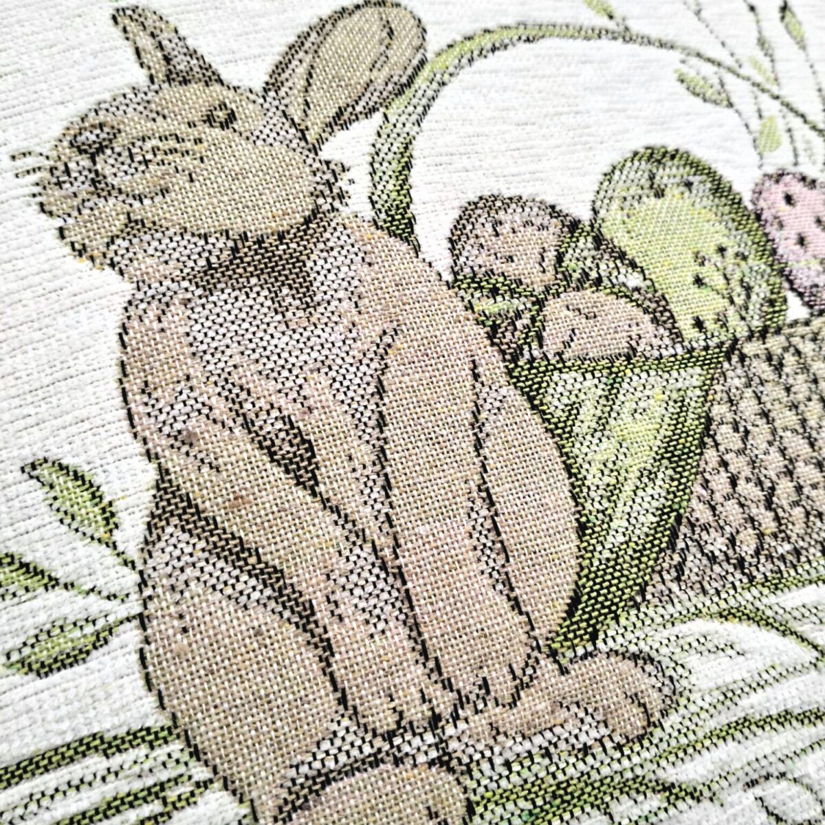 fodera-arredo-coniglietto-pasquale-verde-gobelin-jacquard-50-x-50-made-in-italy-dettaglio