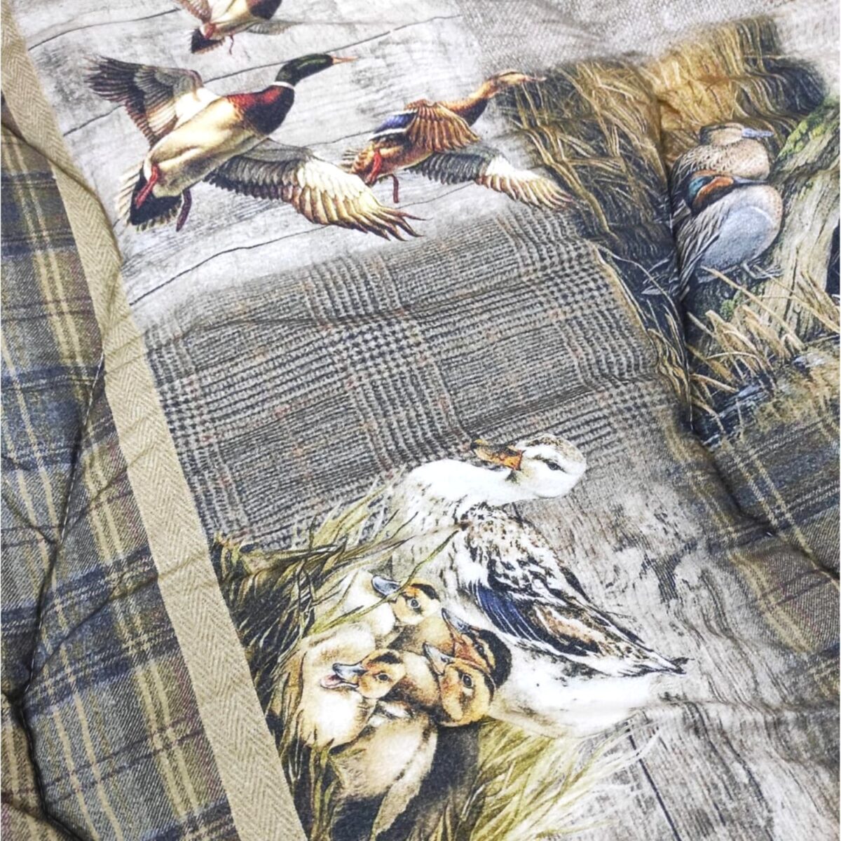 cacciagione-plaid-imbottito-scaldotto-140x180-cotone-made-in-italy-invernale-coperta-autunnale-volatili-anatre-dettaglio