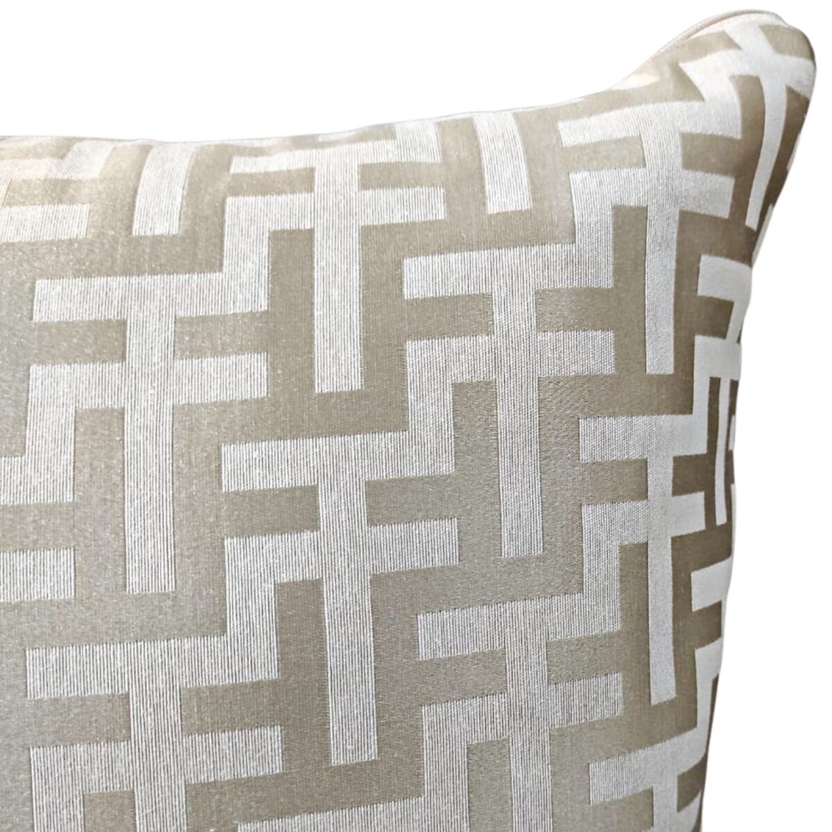 cuscini-arredo-fashion-50x50-cotone-geometrico-labirinto-lucido-beige-champagne-imbottito-angolo