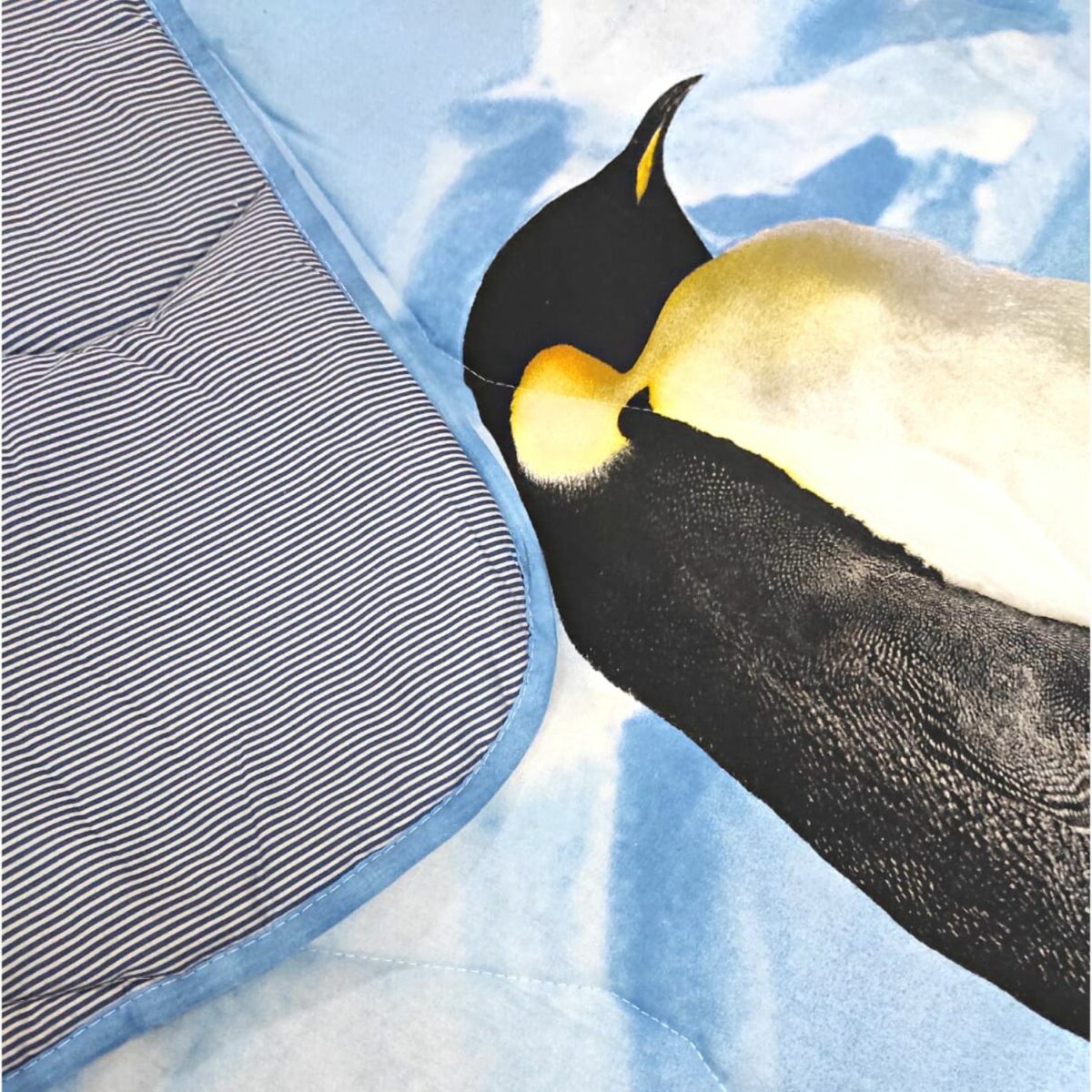 pinguini-plaid-imbottito-scaldotto-140x180-cotone-made-in-italy-invernale-coperta-neve-polo-nord-azzurro-bianco-retro