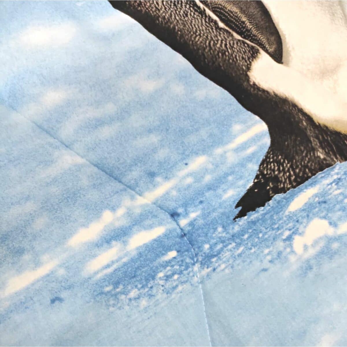 pinguini-plaid-imbottito-scaldotto-140x180-cotone-made-in-italy-invernale-coperta-neve-polo-nord-azzurro-bianco-trapuntatura