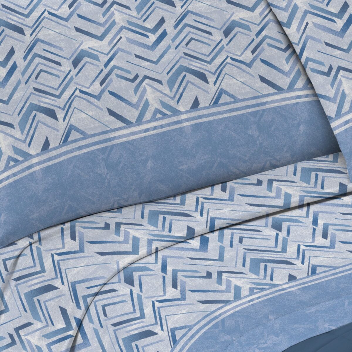 zeno-azzurro-completo-lenzuola-smile-made-in-italy-puro-cotone-bianco-blu-geometrico-moderno-singolo-matrimoniale-piazza-e-mezza-dettaglio