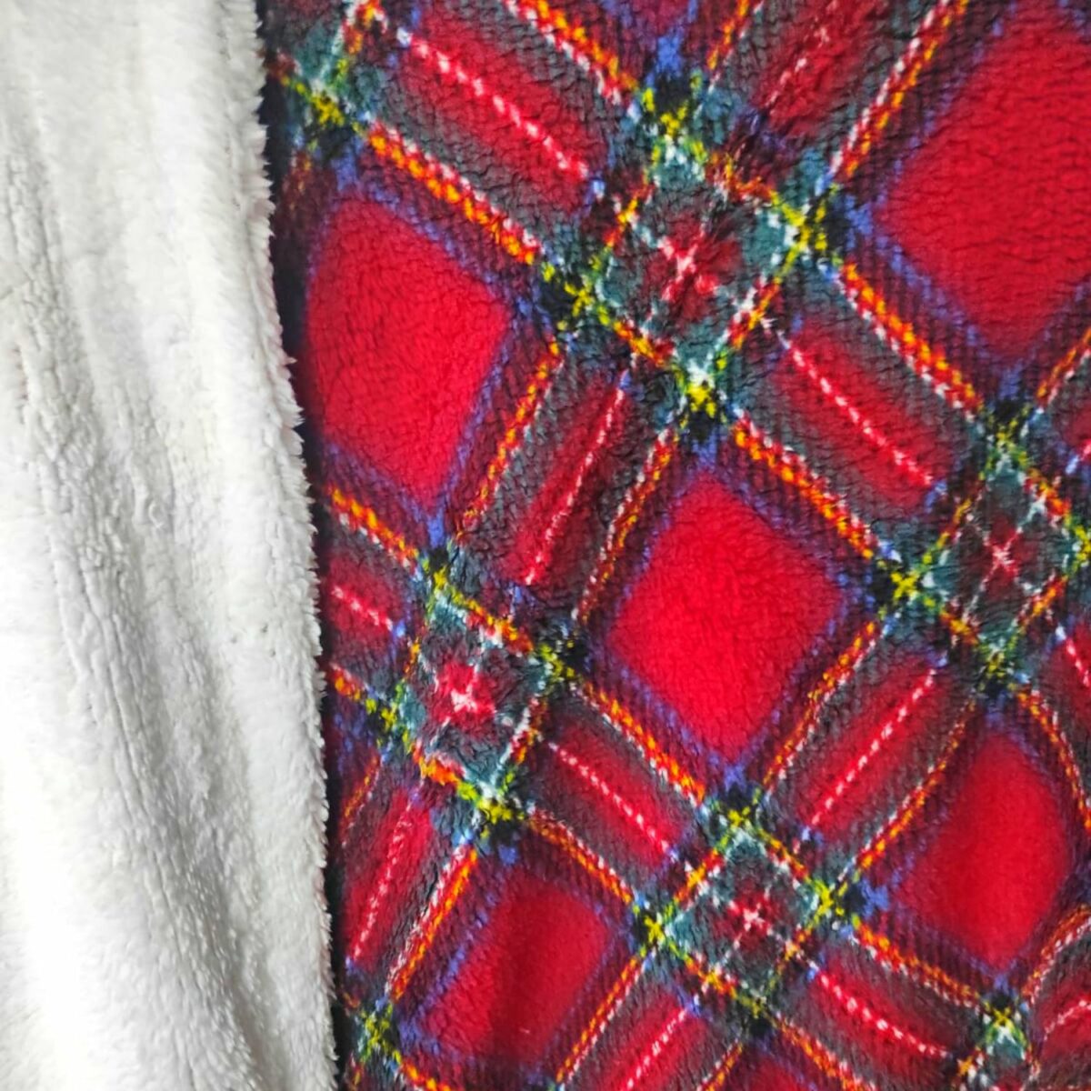 coperta-amburgo-rosso-scozzese-sherpa-calda-morbida-invernale-dettaglio-fantasia