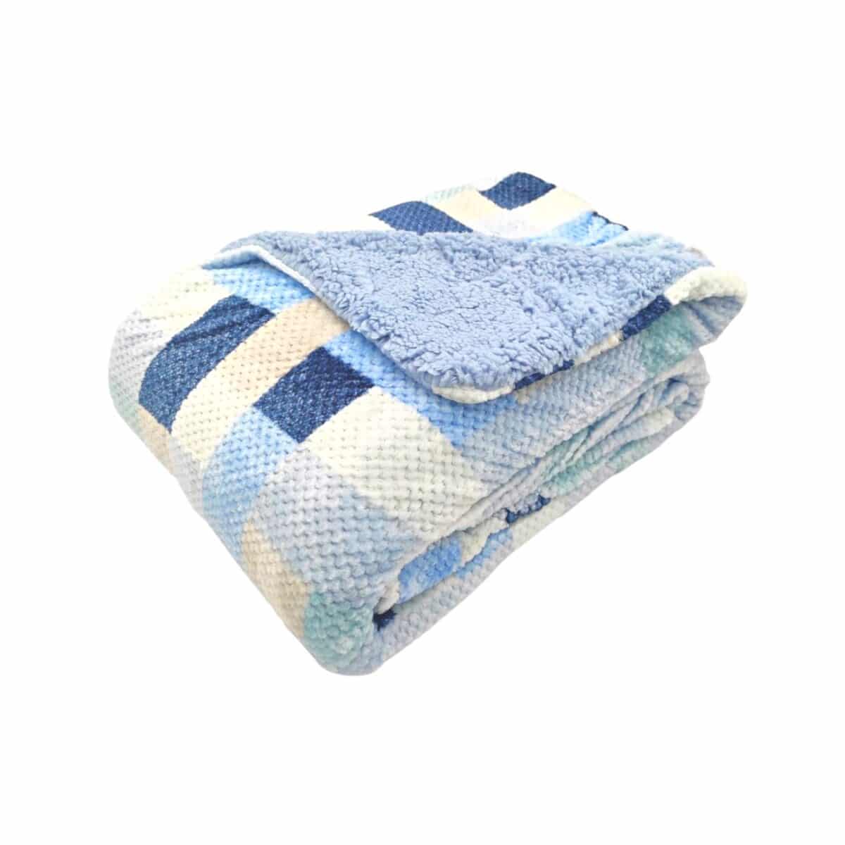 coperta-bubble-azzurro-piegata-quadrettoni-calda-morbida.invernale-con-sherpa-aperta
