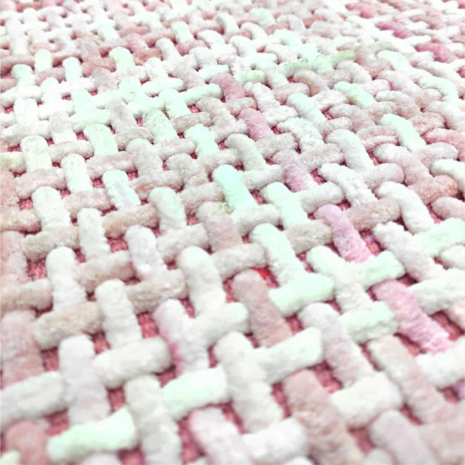 tappeto-plot-rosa-bagno-intreccio-morbido-sfumato-3-colori-scendi-doccia-trama